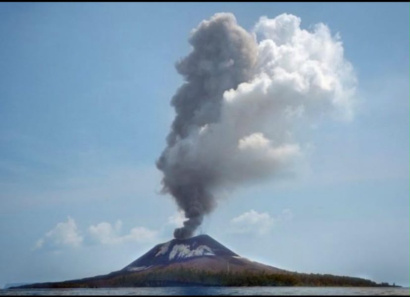 Anak Krakatau Belum Tenang, Tiga Erupsi Kembali Terekam dalam Sehari