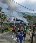 TNI dan Polri Bersinergi Padamkan Kebakaran di Kompleks Kodam Lama Jayapura