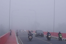 Warga Palembang Menjerit, Kabut Asap Tebal Bikin Kualitas Udara Berbahaya
