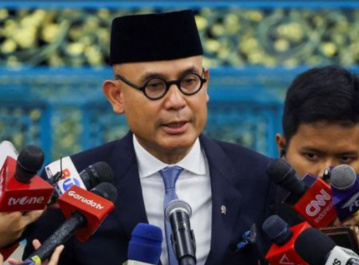 Menlu Ungkap Prabowo Setujui Bantuan Asing untuk Padamkan Karhutla di Indonesia