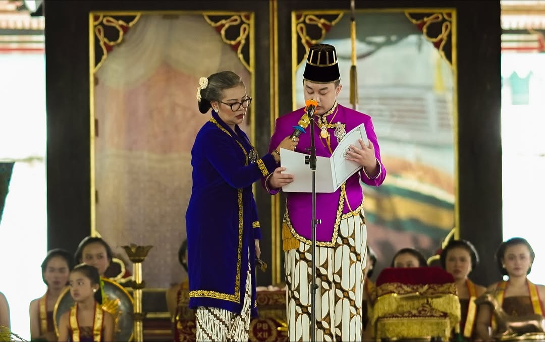 KGPAA Hamangkunegoro Resmi Dinobatkan sebagai SISKS Pakubuwana XIV